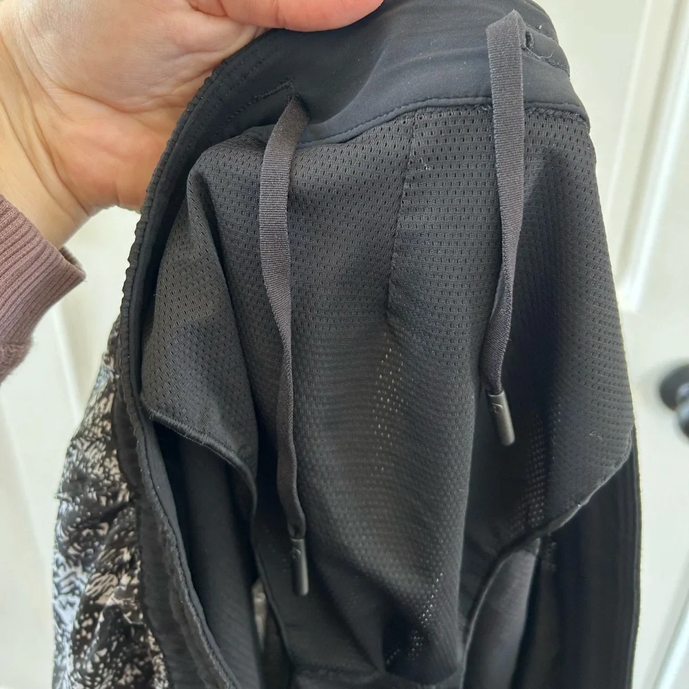 Lululemon Channel Cross Short *7